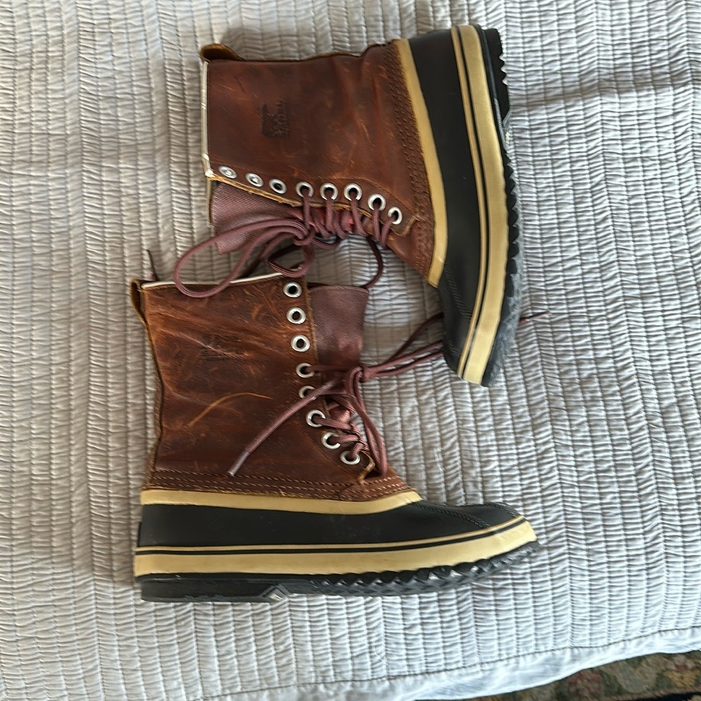 Women’s SOREL women’s winter boots.